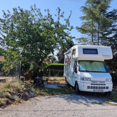 Charmant Camping-Car A La Campagne Labessiere-Candeil Exteriör bild