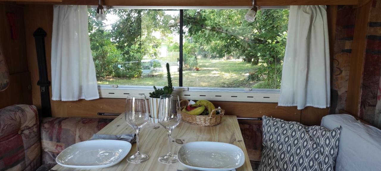 Charmant Camping-Car A La Campagne Labessiere-Candeil Exteriör bild