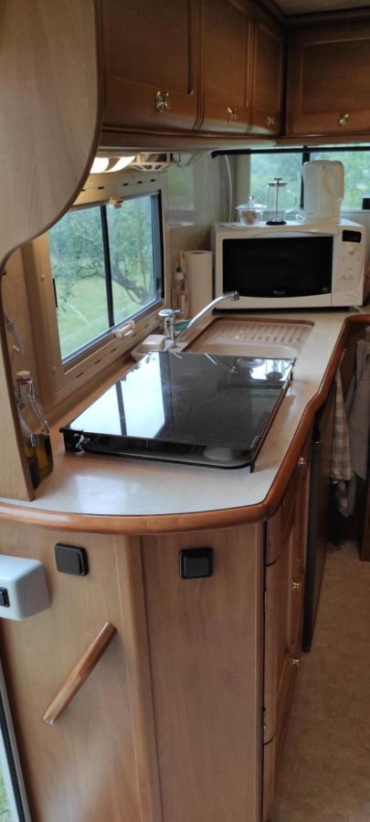 Charmant Camping-Car A La Campagne Labessiere-Candeil Exteriör bild