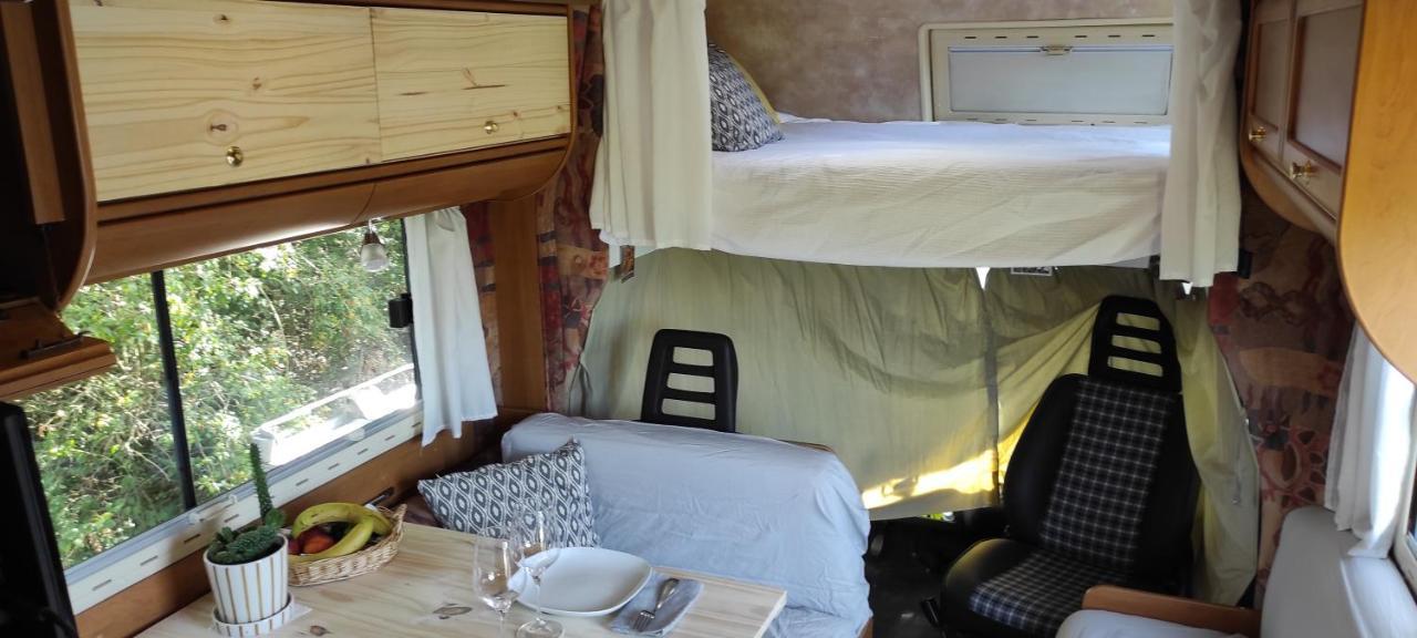 Charmant Camping-Car A La Campagne Labessiere-Candeil Exteriör bild