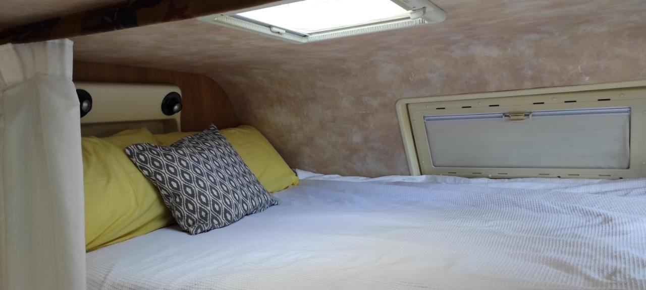 Charmant Camping-Car A La Campagne Labessiere-Candeil Exteriör bild